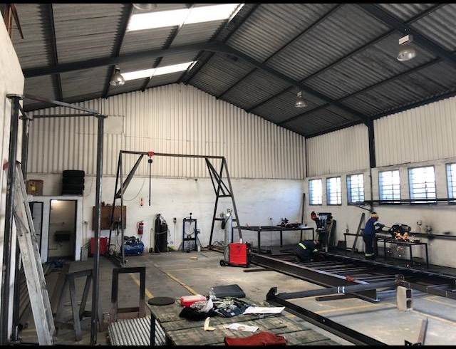 712M² WAREHOUSE TO LET IN STIKLAND INDUSTRIAL