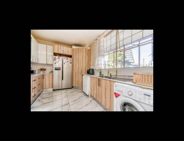 3 BEDROOM APARTMENT TO LET IN SANDTON CENTRAL