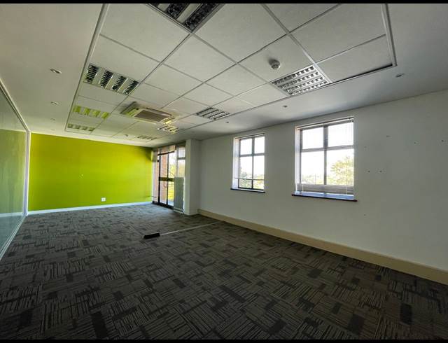 1,850M² OFFICE TO LET IN BRYANSTON