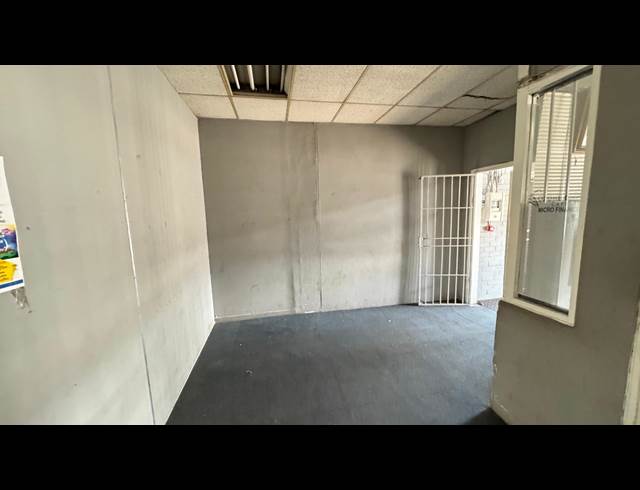 250M² WAREHOUSE TO LET IN VILLAGE MAIN