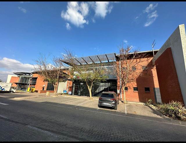 883M² WAREHOUSE TO LET IN NORTH RIDING