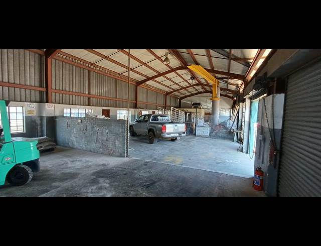 1,100M² BUILDING TO LET IN APEX