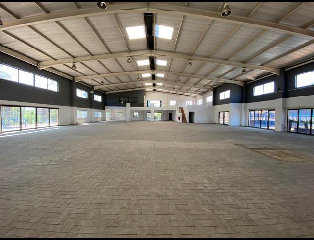 1,400M² WAREHOUSE TO LET IN PRINCESS AH