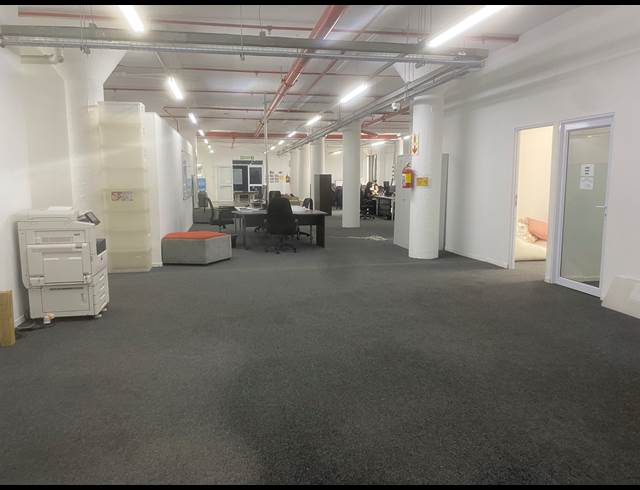 530M² WAREHOUSE TO LET IN PAARDEN EILAND