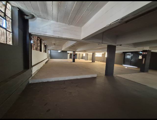 800M² WAREHOUSE TO LET IN DENVER