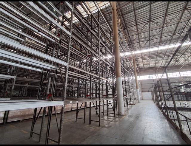 8,558M² WAREHOUSE TO LET IN DENVER