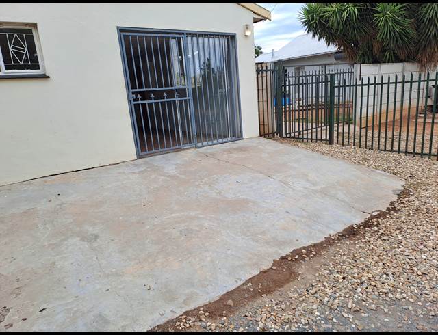 1 bed property to rent in ROUX PARK