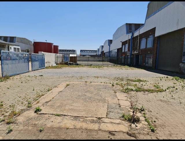 1,004M² WAREHOUSE RENTED IN ROODEKOP