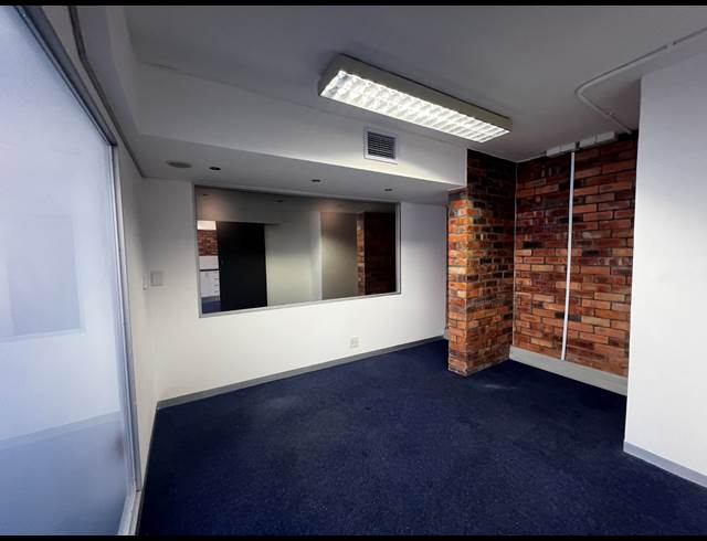 163M² OFFICE TO LET IN GREEN POINT