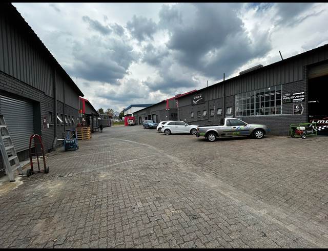108M² WAREHOUSE TO LET IN WYNBERG