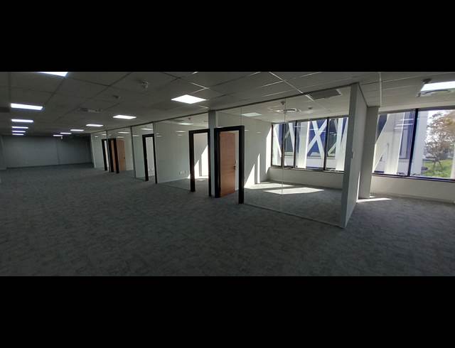 412M² OFFICE TO LET IN BRYANSTON