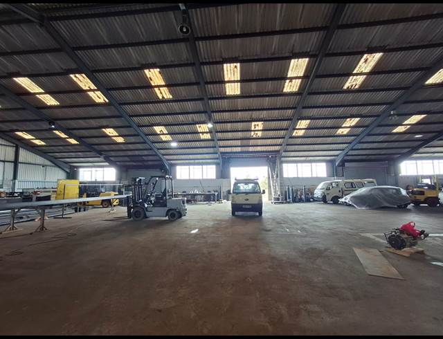 1,800M² WAREHOUSE TO LET IN WOODBROOK