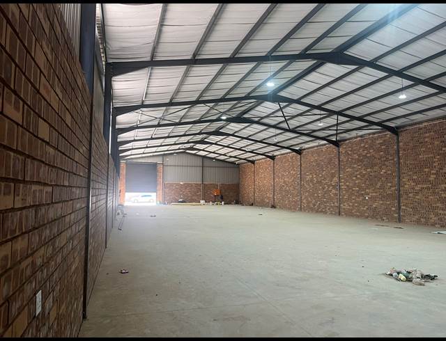 816M² WAREHOUSE TO LET IN THETA