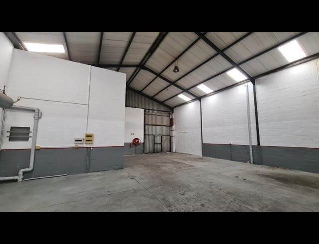 216M² WAREHOUSE TO LET IN KILLARNEY GARDENS