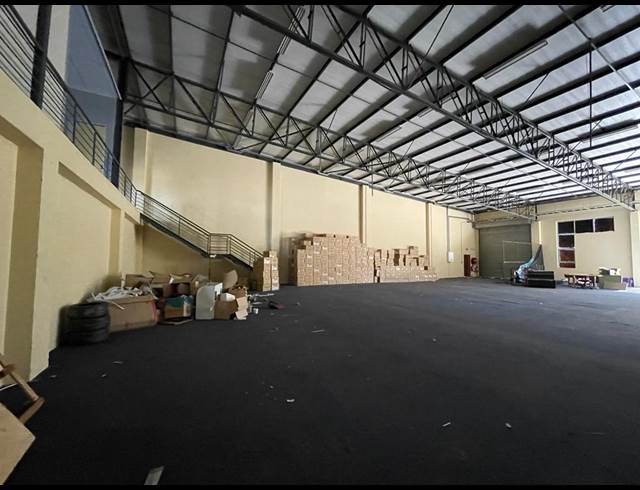 679M² WAREHOUSE TO LET IN LASER PARK