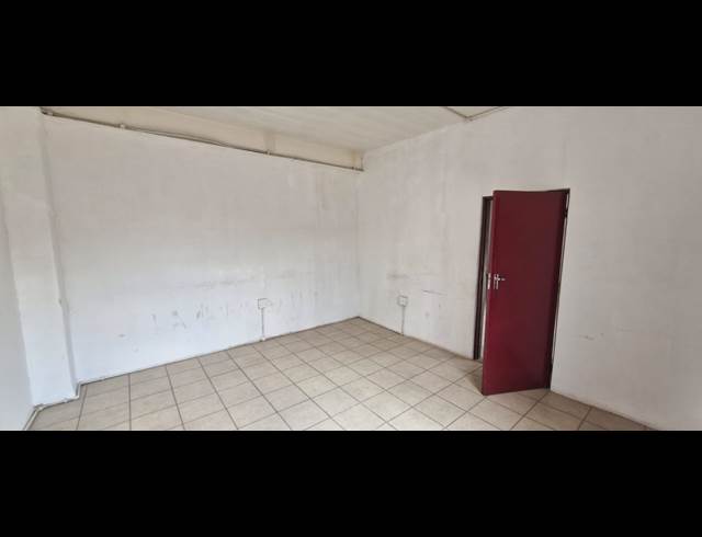 415M² WAREHOUSE TO LET IN TROYEVILLE