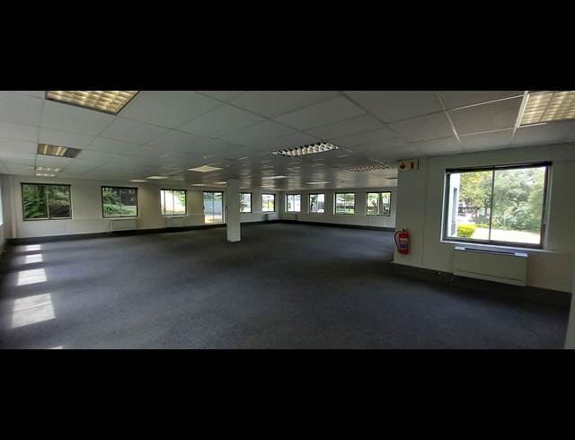 239M² OFFICE TO LET IN WOODMEAD