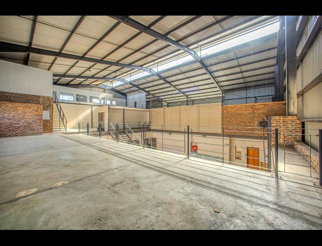 1,150M² WAREHOUSE TO LET IN WYNBERG