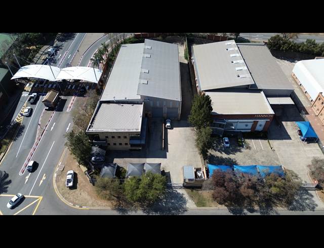 1,700M² WAREHOUSE TO LET IN LINBRO PARK