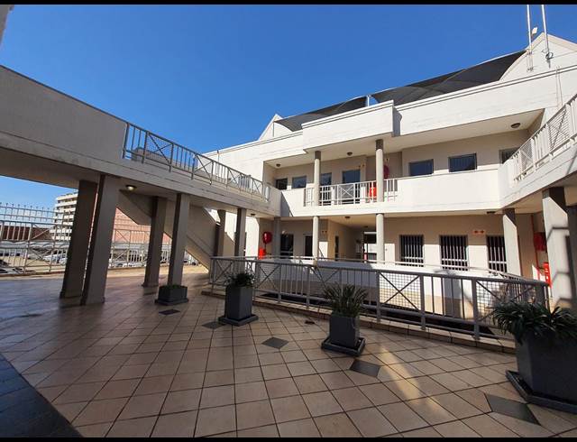 118M² OFFICE TO LET IN HATFIELD
