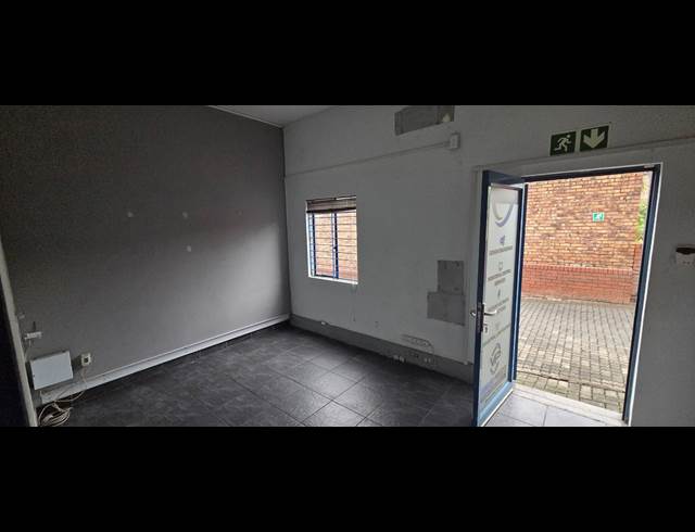 720M² WAREHOUSE TO LET IN RIVERSIDE PARK