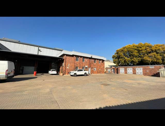 780M² WAREHOUSE TO LET IN EAST LYNNE