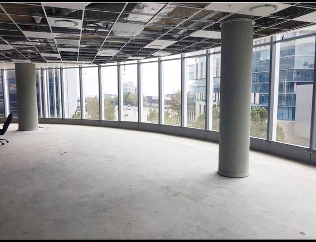 3,500M² OFFICE TO LET IN SANDHURST