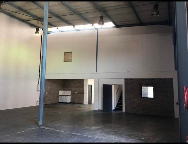 272M² WAREHOUSE TO LET IN STRIJDOMPARK