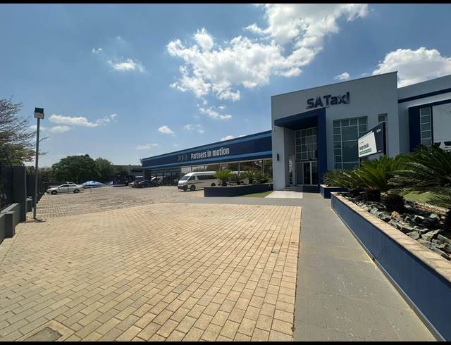 2,526M² SHOWROOM TO LET IN RANDJESPARK