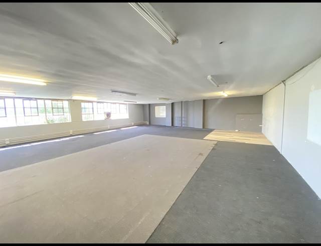 1,057M² WAREHOUSE TO LET IN WOODSTOCK