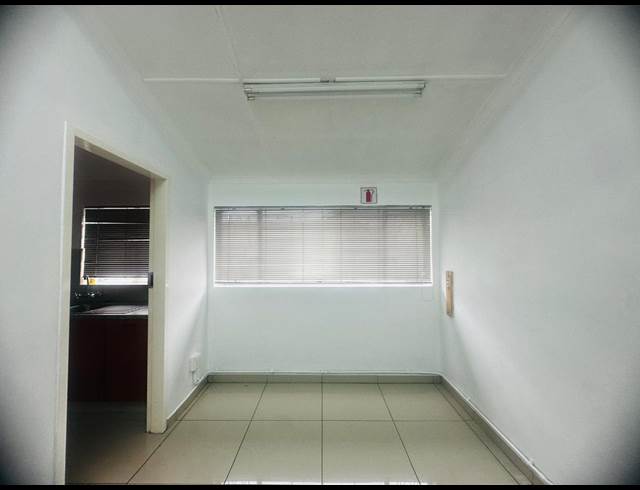 350M² OFFICE TO LET IN PARKDENE
