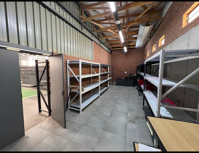 714M² WAREHOUSE TO LET IN STRIJDOMPARK