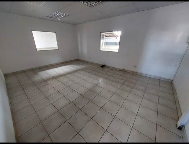 1,025M² WAREHOUSE TO LET IN ANDERBOLT