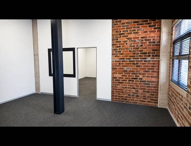 450M² WAREHOUSE TO LET IN RIVERSIDE PARK