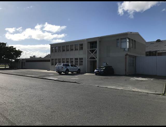 2,100M² FACTORY RENTED IN EPPING INDUSTRIAL