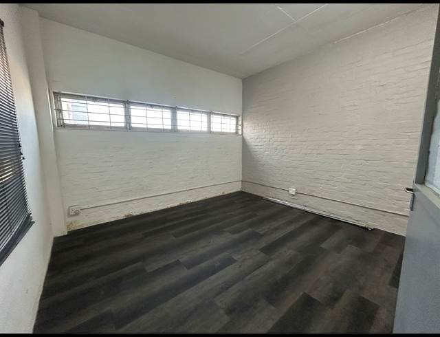 582M² OFFICE TO LET IN PAARDEN EILAND