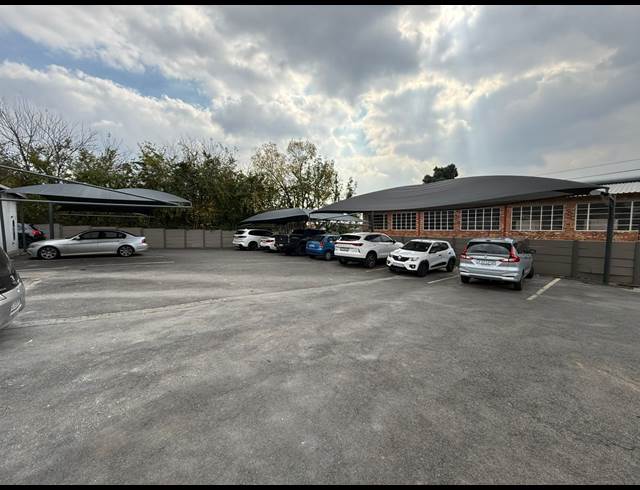 560M² BUILDING TO LET IN FONTAINEBLEAU