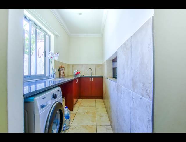 3 BEDROOM FREEHOLD TO LET IN CRAIGAVON