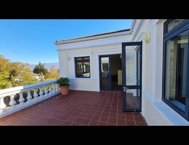 100M² OFFICE TO LET IN STEENBERG