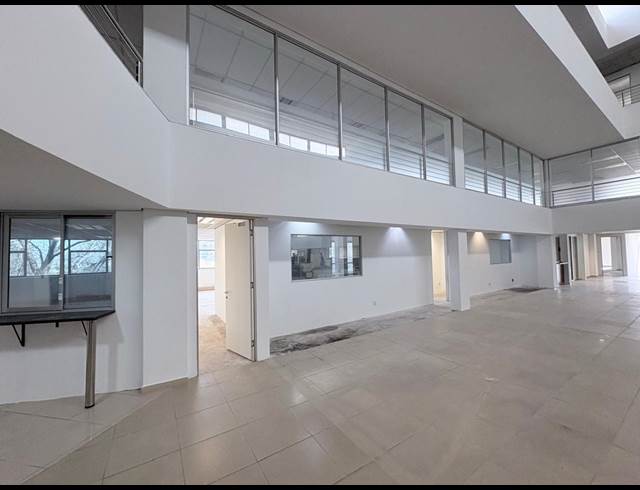 5,600M² OFFICE TO LET IN VORNA VALLEY