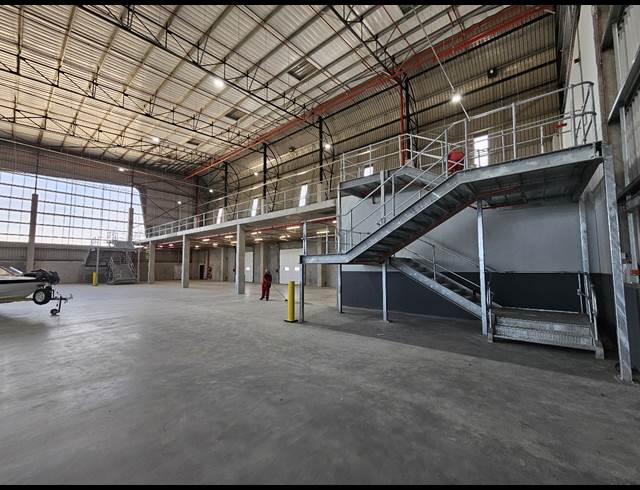 2,322M² WAREHOUSE TO LET IN ATLANTIC HILLS
