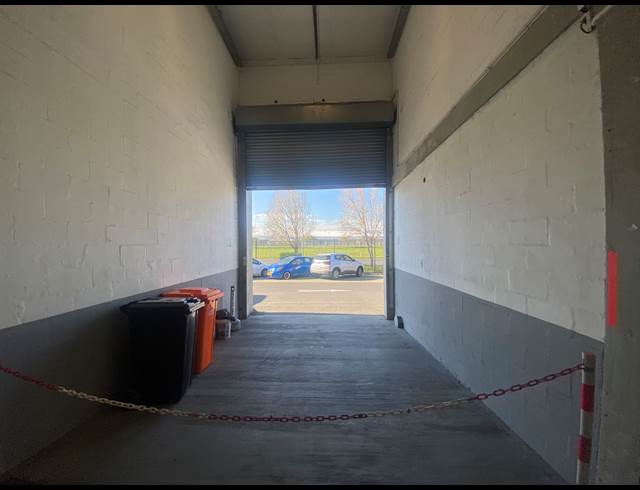 404M² WAREHOUSE TO LET IN AIRPORT INDUSTRIA
