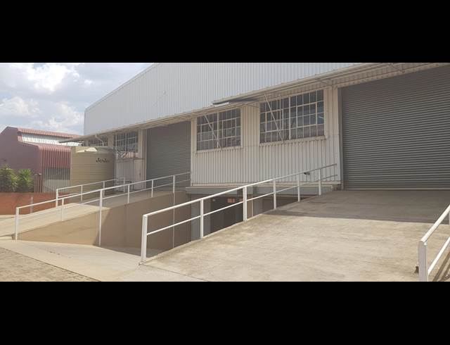 1,600M² WAREHOUSE TO LET IN TUNNEY