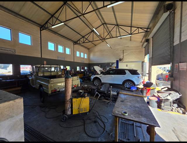 4,000M² WAREHOUSE TO LET IN STRAND CENTRAL