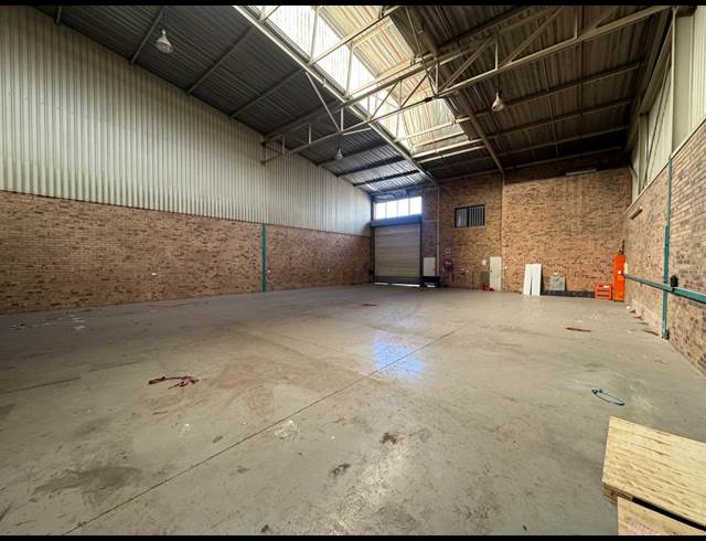 850M² WAREHOUSE TO LET IN STORMILL