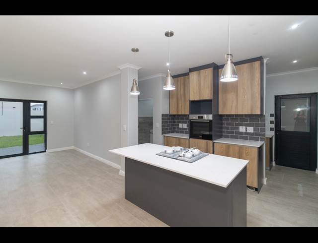 4 BEDROOM HOUSE TO LET IN SANDOWN