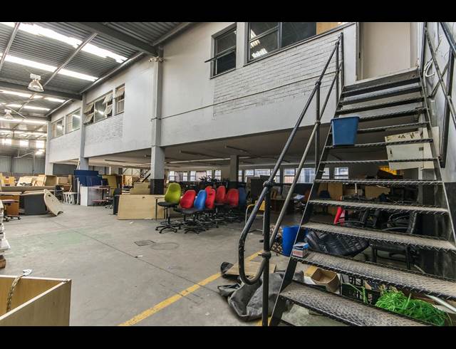 2,360M² WAREHOUSE TO LET IN WYNBERG