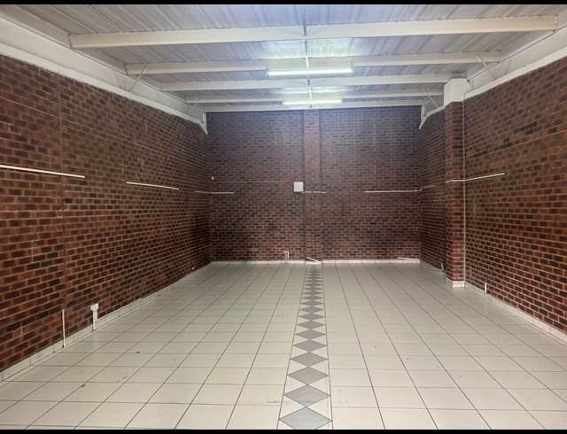 84M² WAREHOUSE TO LET IN CROWN
