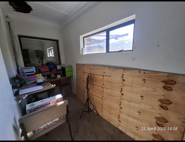 210M² BUILDING TO LET IN PIONEER PARK