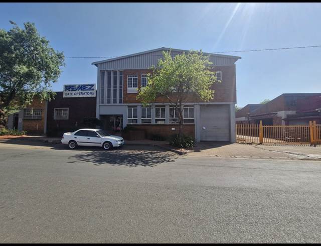 900M² WAREHOUSE TO LET IN BENROSE